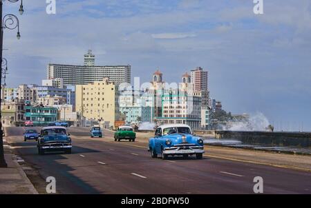 Fahrt auf der Malecón in Havanna, Kuba Stockfoto