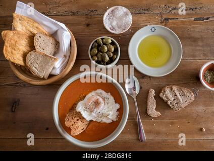 Hausgemachte Tomatensuppe im Boutique-Hotel-Restaurant São Lourenço do Barrocal in der Nähe von Monsaraz in der Region Alentejo in Portugal Stockfoto