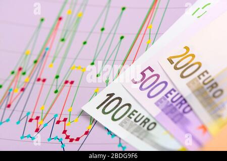 Diagramm der Börse und der Banknoten der europäischen Währung Euro Stockfoto