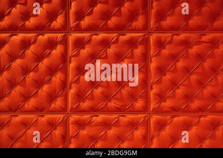 Wand mit geometrischem Muster aus Quadraten Stockfoto