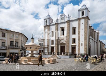 Praça do Giraldo, der zentrale Platz der Stadt Évora, Alentejo, Portugal Stockfoto