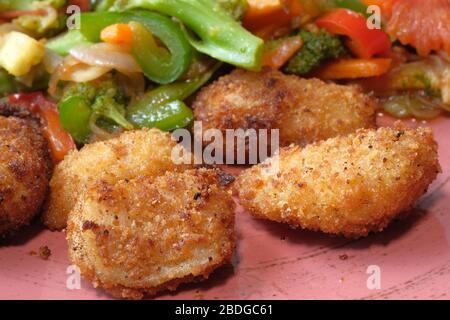 Gegrilltes Fischfilet mit Grillgemüse, Draufsicht Stockfoto