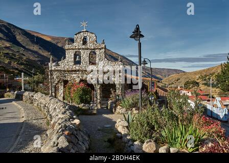 Steinkapelle, die unserer Lieben Frau von Coromoto vom Schöpfer Juan Felix Sanchez gewidmet ist, er und seine Frau Epifania sind hier begraben, San Rafael de Mucuchies Stockfoto