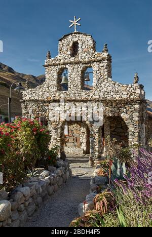 Steinkapelle, die unserer Lieben Frau von Coromoto vom Schöpfer Juan Felix Sanchez gewidmet ist, er und seine Frau Epifania sind hier begraben, San Rafael de Mucuchies Stockfoto