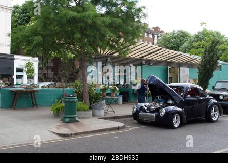 Volkswagen Beetle Alloys Marineblau Portobello Road Market, Notting Hill, London W11 1LJ Stockfoto