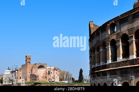 April 2020, Rom, Italien: Blick auf das Kolosseum ohne Touristen wegen der Sperrung Stockfoto