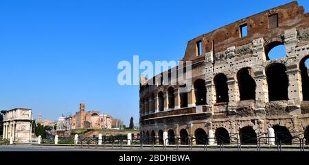 April 2020, Rom, Italien: Blick auf das Kolosseum ohne Touristen wegen der Sperrung Stockfoto