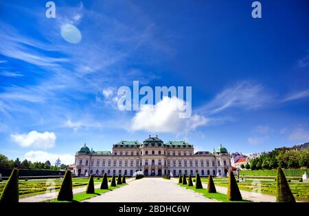 Wien, Österreich - 17. Mai 2019: Das Schloss Belvedere im Stil des Barock ist ein historischer Gebäudekomplex in Wien, Österreich, der aus zwei Palästen des Barock mit einem besteht Stockfoto