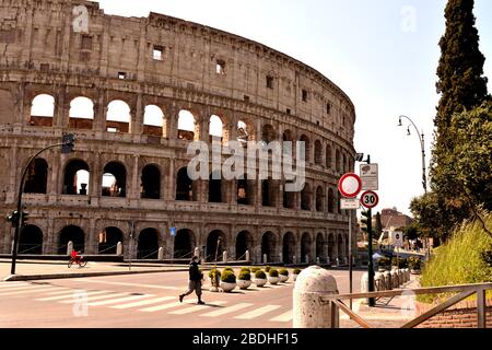 April 2020, Rom, Italien: Blick auf das Kolosseum ohne Touristen wegen der Sperrung Stockfoto