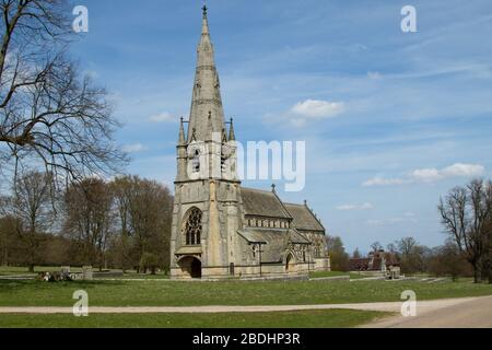 Südwestansicht der St. Mary's Church außen, Studley Royal, Ripon, North Yorkshire, England, VEREINIGTES KÖNIGREICH. Stockfoto