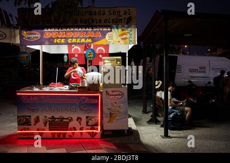 Göreme, Türkei - 29. August 2019: Eiskrem-Stand in Göreme Stockfoto