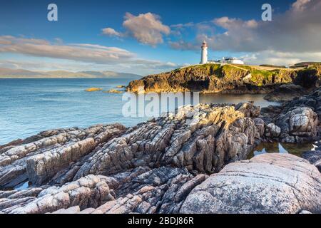 Blick auf den Leuchtturm Fanad Head (Fánaid), County Donegal, Ulster Region, Irland, Europa. Stockfoto