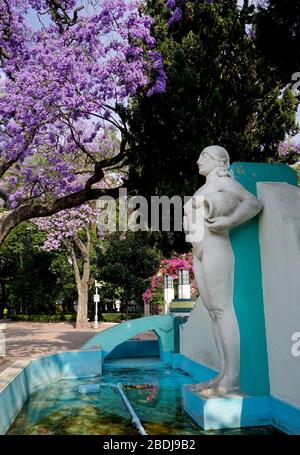 Fuente de los Cántaros (Springbrunnen der Krüge) von José María Fernández Urbina im Parque Mexico in der Colonia Hipodromo von Colonia Condesa, Mexiko-Stadt Stockfoto