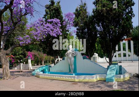 Fuente de los Cántaros (Springbrunnen der Krüge). Lindbergh Forum im Hintergrund, Parque Mexico im Colonia Hipodromo von Colonia Condesa, Mexiko-Stadt, Stockfoto