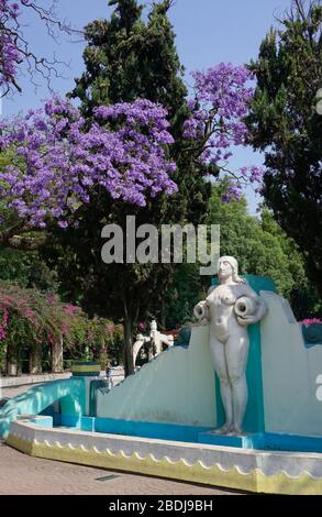 Fuente de los Cántaros (Springbrunnen der Krüge) von José María Fernández Urbina im Parque Mexico in der Colonia Hipodromo von Colonia Condesa, Mexiko-Stadt Stockfoto