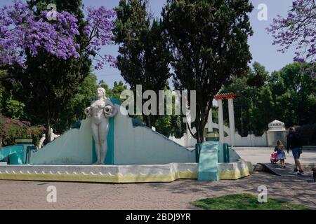 Fuente de los Cántaros (Springbrunnen der Krüge) von José María Fernández Urbina im Parque Mexico in der Colonia Hipodromo von Colonia Condesa, Mexiko-Stadt Stockfoto