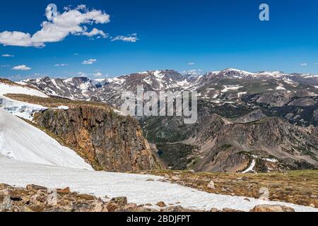 Der Beartooth Highway ist ein Abschnitt der U.S. Route 212 in Montana und Wyoming zwischen Red Lodge und Yellowstone National Park, der für seine atemberaubende Tour bekannt ist Stockfoto