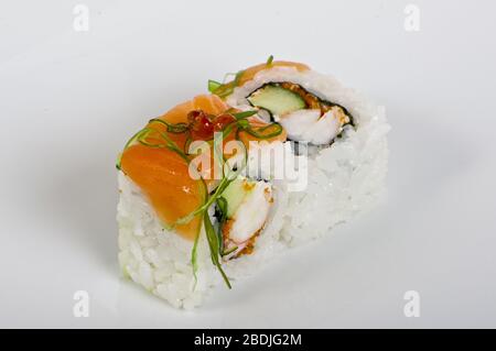Makibrot mit Lachs und Krabben Stockfoto