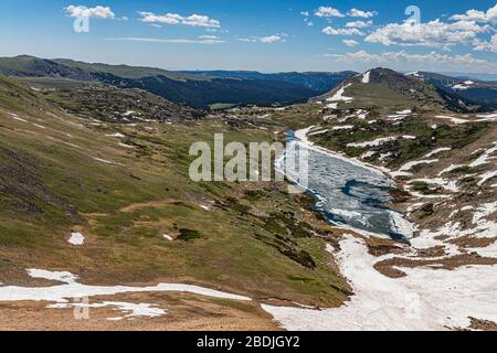 Der Beartooth Highway ist ein Abschnitt der U.S. Route 212 in Montana und Wyoming zwischen Red Lodge und Yellowstone National Park, der für seine atemberaubende Tour bekannt ist Stockfoto