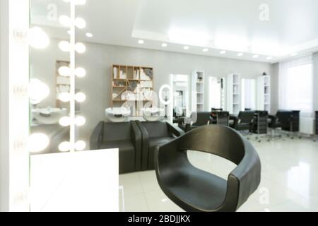 Moderner Schönheitssalon. Friseursalon Innengeschäft Stockfoto