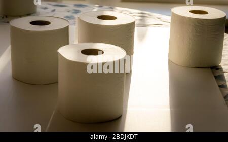 Vorräte an toilettenrollen während der Quarantäne, Schweden Stockfoto