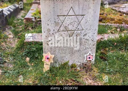 Grab eines britischen Jewish Leutnants des British Intelligence Corps während des zweiten Weltkriegs auf dem alten Friedhof in Southampton Common, England, Großbritannien Stockfoto