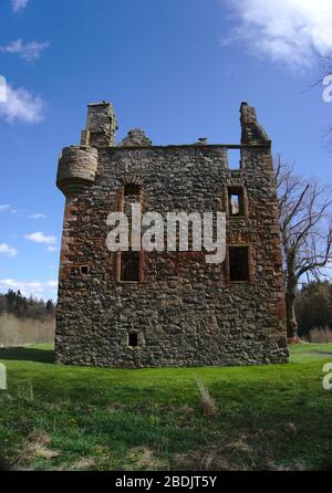 Außenansicht des zerstörten Greenknewe Tower aus dem 16. Jahrhundert in der Nähe von Gordon, Berwickshire, Scottish Borders, Großbritannien Stockfoto