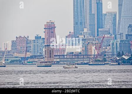 Manhattan Island von der Staten Island Ferry, New York Stockfoto