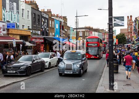 London, Großbritannien - 31. Juli 2019. Der London Borough of Camden Town, der am besten für Camden Market bekannt ist, ist bei Touristen und Einheimischen beliebt Stockfoto