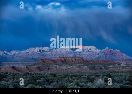 Gewitterwolken ziehen über dem Zion Nationalpark Stockfoto