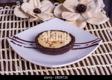 Chocolate Brownies mit Vanilleeis. Stockfoto