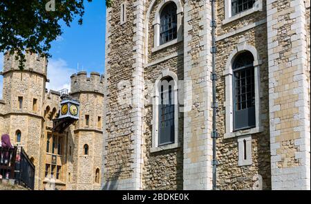 Der Tower of London ist am bekanntesten als das Zuhause der Kronjuwelen. Das Hotel liegt im London Borough of Tower Hamlets. 1066 gegründet, ist es noch Stockfoto