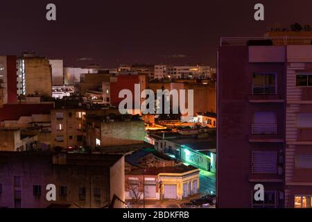 Meknes Morocco Building und Skyscraper Scene bei Nacht Stockfoto