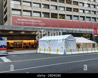 Vorübergehender Eintritt für Coronavirus-Patienten im New York Presbyterian Hospital in Lower Manhattan. Stockfoto