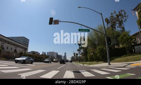 Beverly Hills POV-Fahrt - LOS ANGELES. USA - 18. MÄRZ 2019 Stockfoto