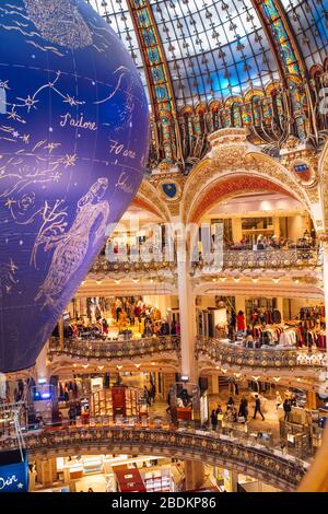 Lafayette Haussmann Galerie in Paris, Frankreich-Kaufhaus 14.000 m2 mit einer führenden internationalen Kollektion 260 Marken von Chic und Boldnes Stockfoto