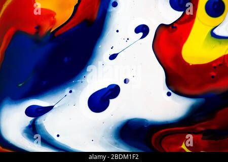 Abstrakte Malerei, Zeitgenössische gemalte Kunst Pice, bunte Flüssigkeit wirbelnde Farben von Acrylfarben. Abstrakt Creative Illustration Hintergrund Stockfoto