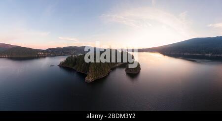 Wunderschöner Panoramablick auf Cozy Cove, Deep Cove und Indian Arm Stockfoto