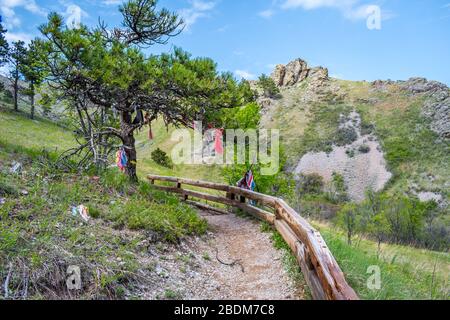 Ein herrlicher Blick auf die felsige Landschaft des Bear Butte State Park, South Dakota Stockfoto