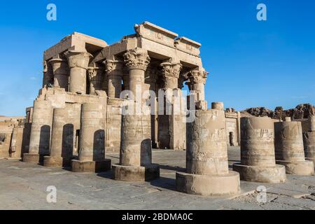 Der Tempel von KOM Ombo in Assuan, der den altägyptischen Göttern Sobek und Horus gewidmet ist Stockfoto