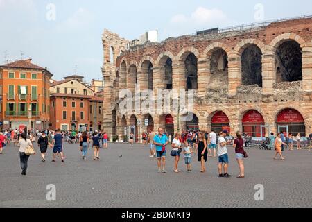Verona Arena und Piazza Bra Stockfoto