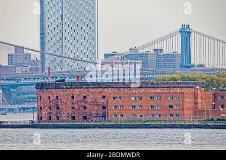 Governors Island von der Staten Island Ferry, New York Stockfoto