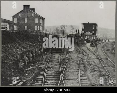 Hannover 1863, Ausfahrt Pennsylvania Railroad Yards. Detail der Titel, Motor, Boxcar und Masse Stockfoto