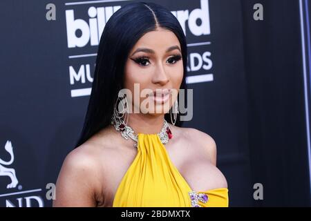 (DATEI) Cardi B und Fashion Nova geben 1.000 US-Dollar pro Stunde inmitten einer Coronavirus COVID-19-Pandemie ab. Fashion Nova und Cardi B spenden in den nächsten 42 Tagen 1.000 Dollar pro Stunde, bis sie den Betroffenen der Coronavirus-Pandemie 1 Million Dollar gegeben haben. LAS VEGAS, NEVADA, USA - 1. MAI: Rapper Cardi B (Belcalis Marlenis Almanzar), der ein Moschino von Jeremy Scott Oberteil trägt und Rock kommt bei den Billboard Music Awards 2019, die am 1. Mai 2019 in der MGM Grand Garden Arena in Las Vegas, Nevada, Vereinigte Staaten abgehalten werden. (Foto von Xavier Collin/Image Press Agency) Stockfoto