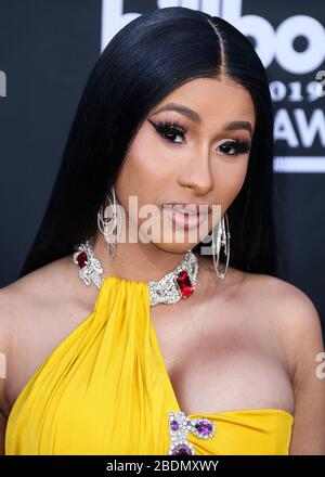 (DATEI) Cardi B und Fashion Nova geben 1.000 US-Dollar pro Stunde inmitten einer Coronavirus COVID-19-Pandemie ab. Fashion Nova und Cardi B spenden in den nächsten 42 Tagen 1.000 Dollar pro Stunde, bis sie den Betroffenen der Coronavirus-Pandemie 1 Million Dollar gegeben haben. LAS VEGAS, NEVADA, USA - 1. MAI: Rapper Cardi B (Belcalis Marlenis Almanzar), der ein Moschino von Jeremy Scott Oberteil trägt und Rock kommt bei den Billboard Music Awards 2019, die am 1. Mai 2019 in der MGM Grand Garden Arena in Las Vegas, Nevada, Vereinigte Staaten abgehalten werden. (Foto von Xavier Collin/Image Press Agency) Stockfoto