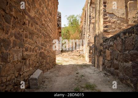 Pfad in altem altem Fort Hintergrundfoto Bild Stockfoto