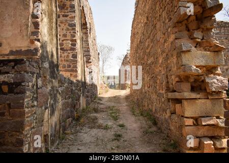 Pfad in altem altem Fort Hintergrundfoto Bild Stockfoto