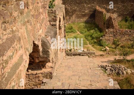 Pfad in altem altem Fort Hintergrundfoto Bild Stockfoto