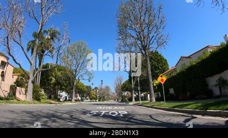 Fahren Sie durch die Palmengassen von Beverly Hills - LOS ANGELES. USA - 18. MÄRZ 2019 Stockfoto
