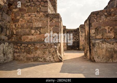 Pfad in altem altem Fort Hintergrundfoto Bild Stockfoto